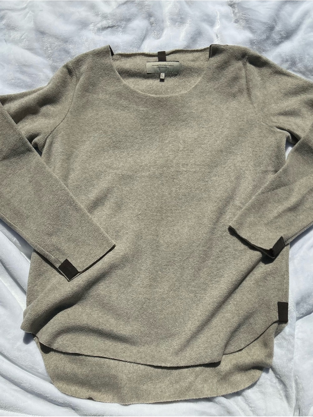 Scoop-Neck Lightweight Cashmere-Blend Sweater in Light Taupe